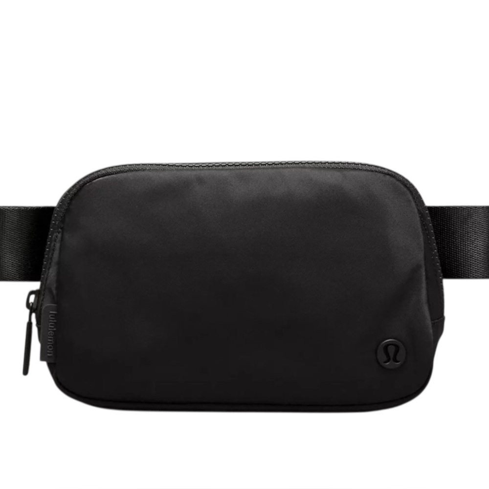 Lululemon Black Everywhere Belt Bag Large 2L Black‎ on Black